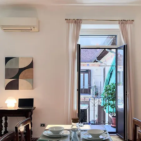 Porta Venezia Elegante 아파트 *