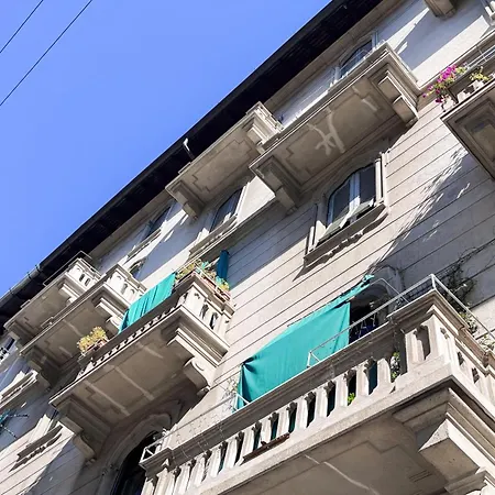 Porta Venezia Elegante 아파트 *