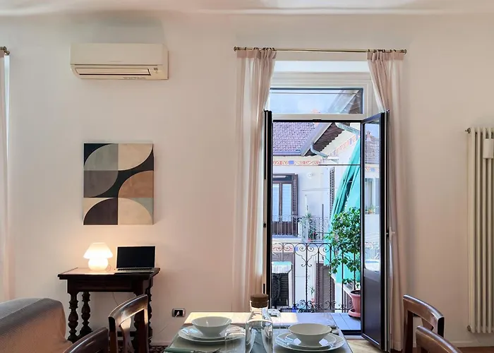 Porta Venezia Elegante شقة *