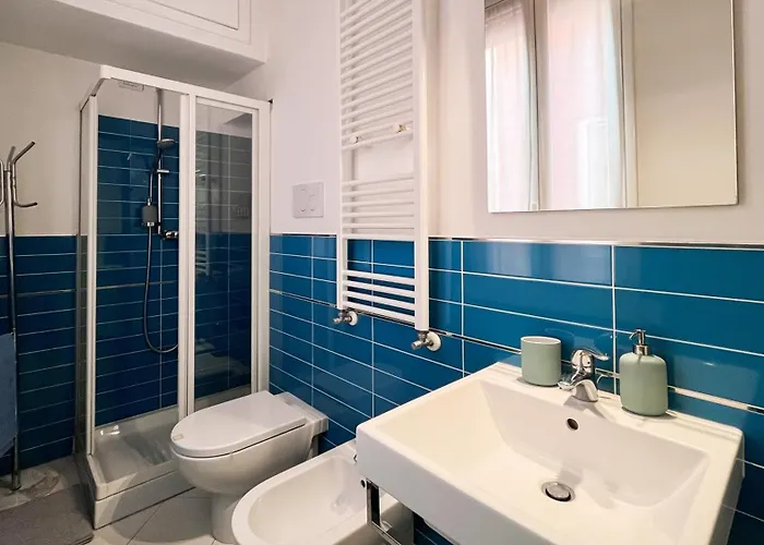 Porta Venezia Elegante شقة