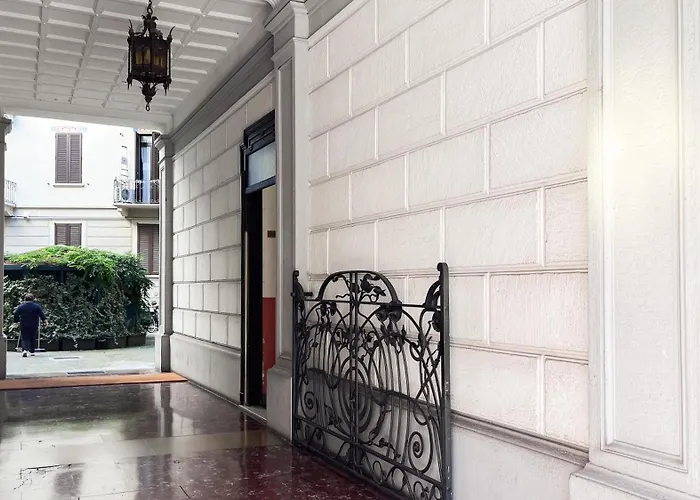 Porta Venezia Elegante شقة *